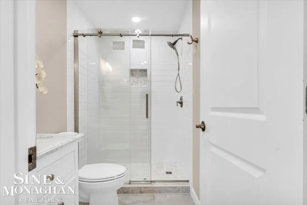 985 Fairledge Avenue Lake Orion Village MI 48362