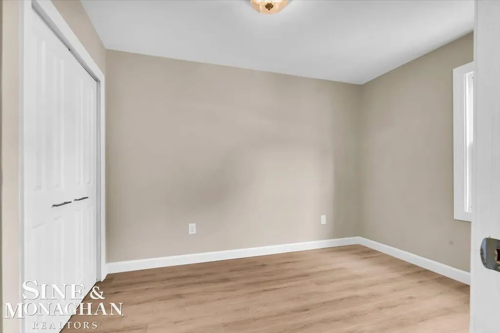 985 Fairledge Avenue Lake Orion Village MI 48362