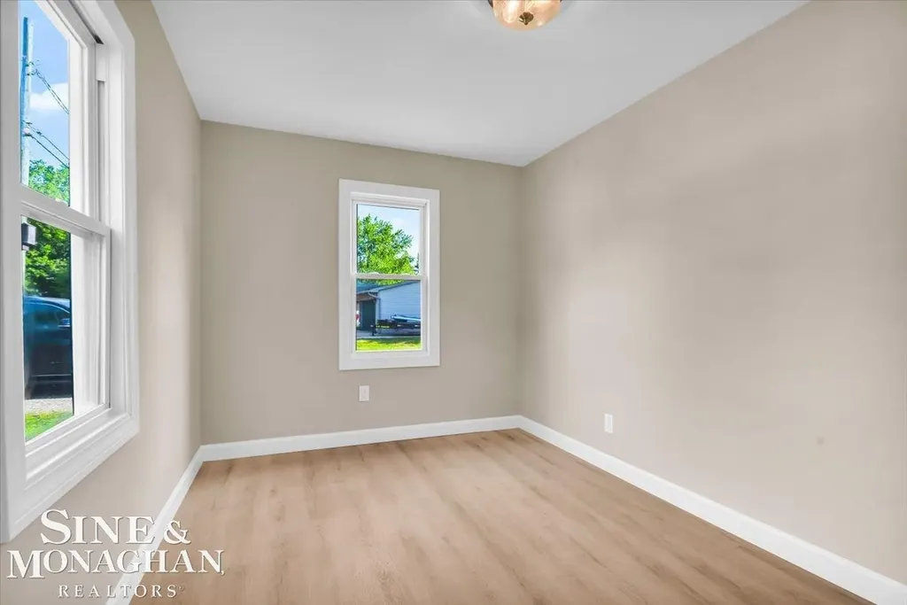 985 Fairledge Avenue Lake Orion Village MI 48362