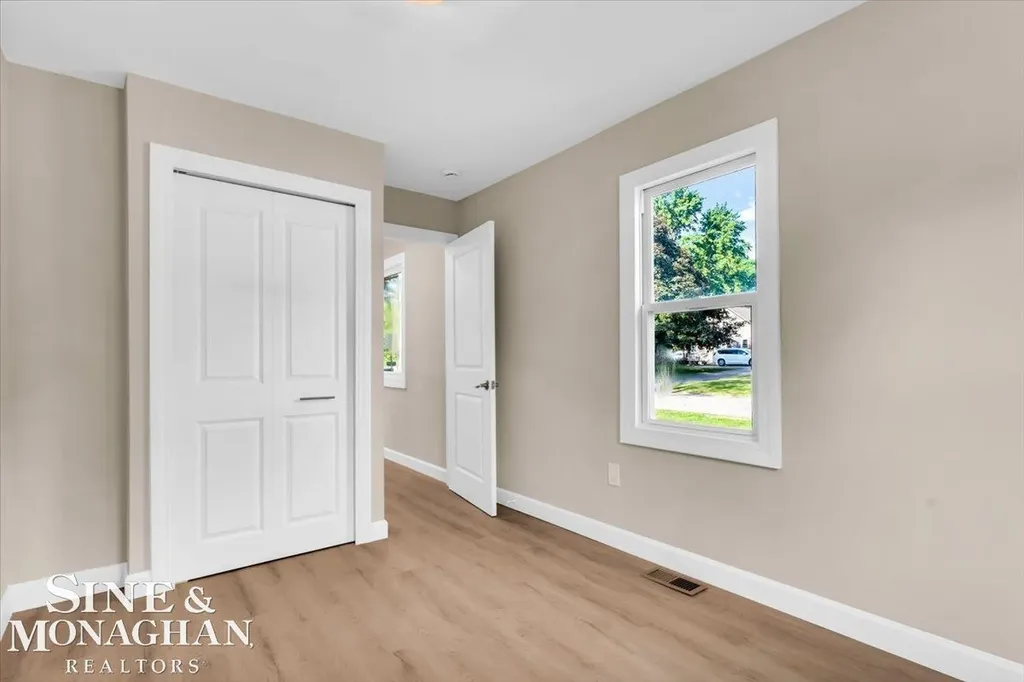 985 Fairledge Avenue Lake Orion Village MI 48362