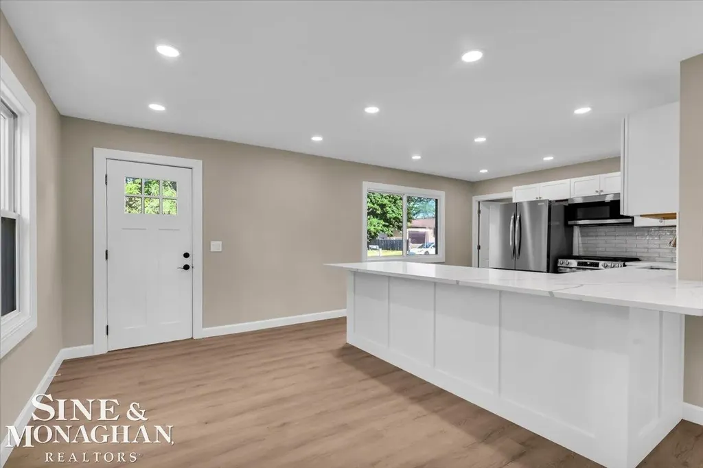 985 Fairledge Avenue Lake Orion Village MI 48362