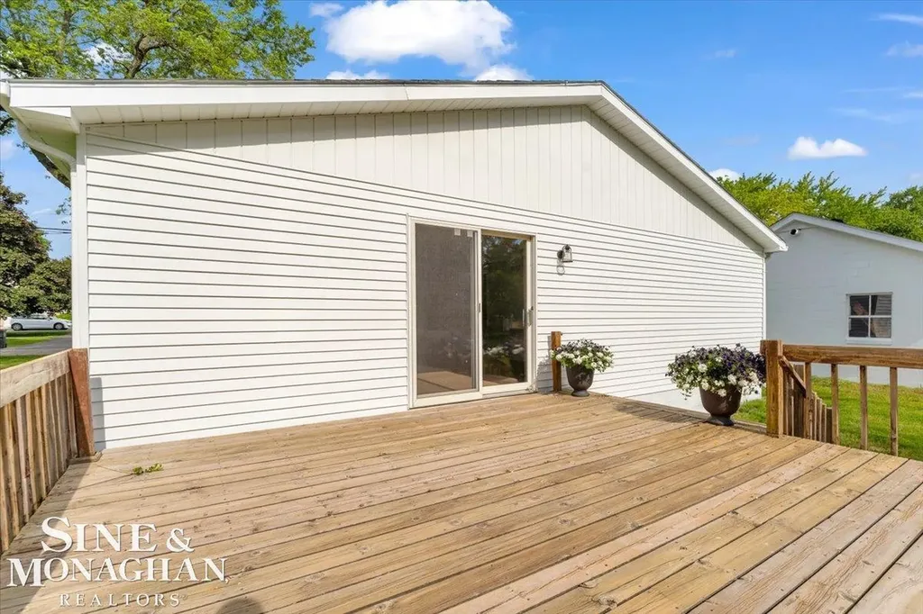 985 Fairledge Avenue Lake Orion Village MI 48362