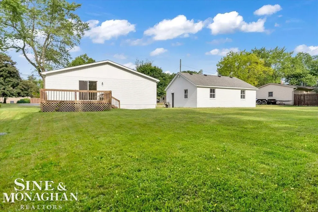 985 Fairledge Avenue Lake Orion Village MI 48362