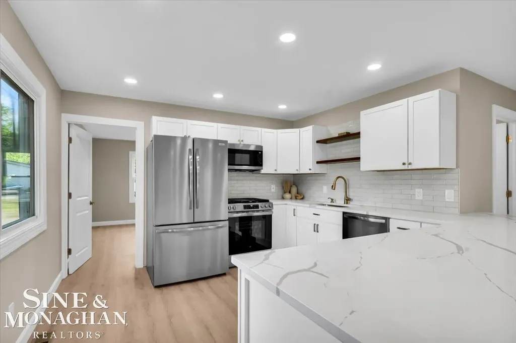 985 Fairledge Avenue Lake Orion Village MI 48362