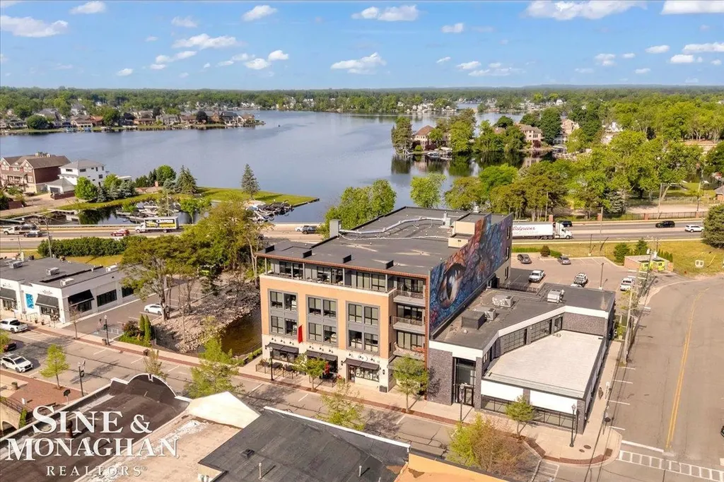 985 Fairledge Avenue Lake Orion Village MI 48362
