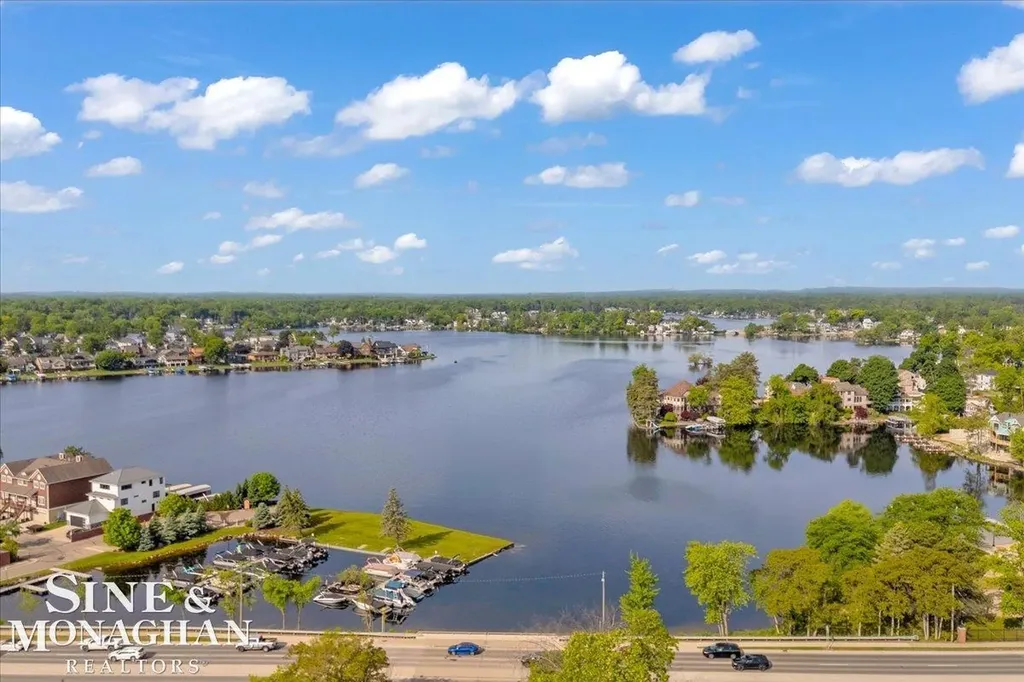 985 Fairledge Avenue Lake Orion Village MI 48362