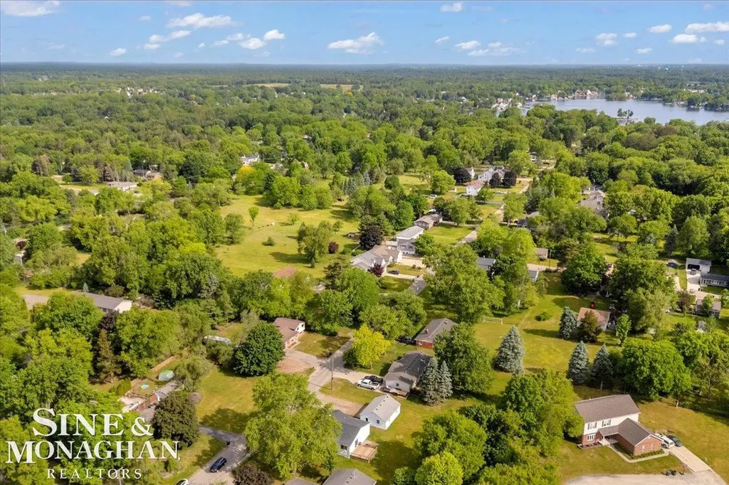 985 Fairledge Avenue Lake Orion Village MI 48362
