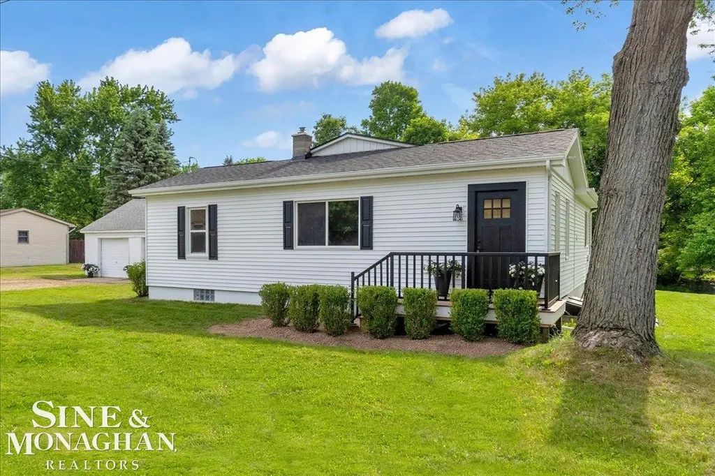 985 Fairledge Avenue Lake Orion Village MI 48362