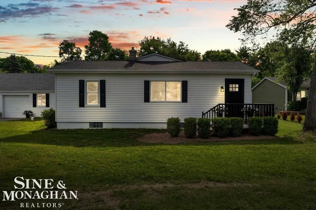 985 Fairledge Avenue Lake Orion Village MI 48362