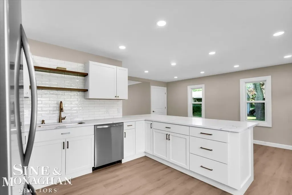 985 Fairledge Avenue Lake Orion Village MI 48362