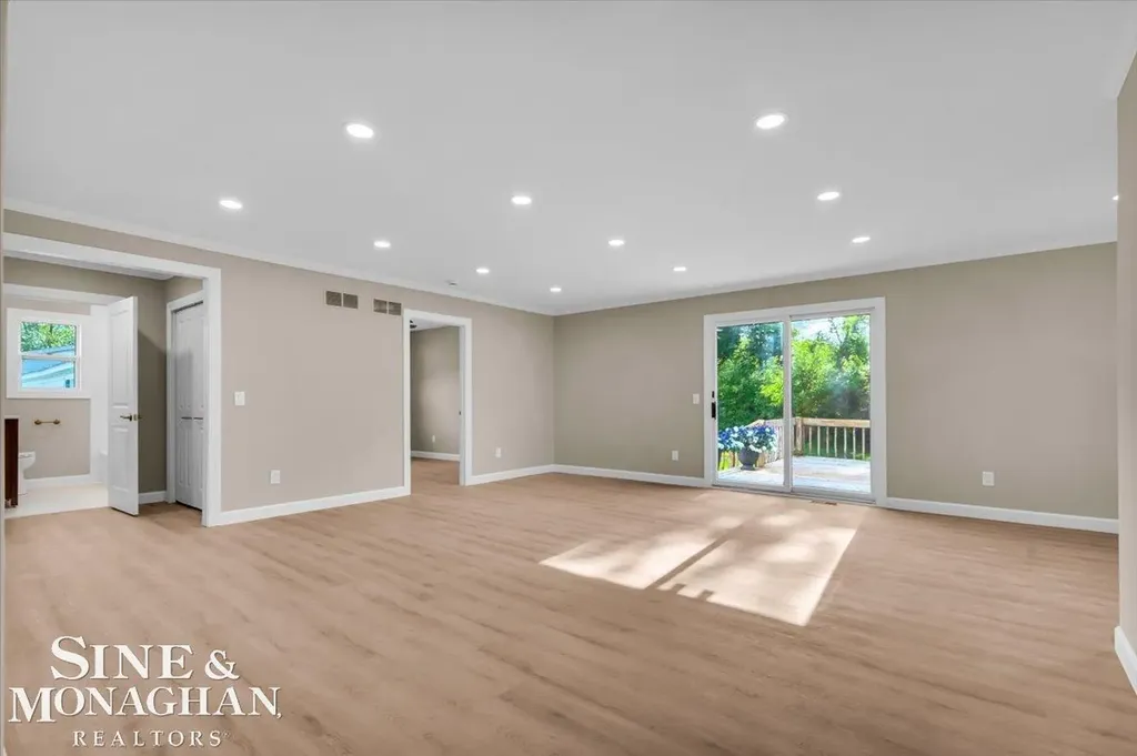 985 Fairledge Avenue Lake Orion Village MI 48362