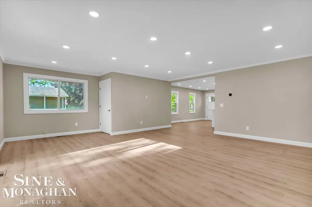 985 Fairledge Avenue Lake Orion Village MI 48362