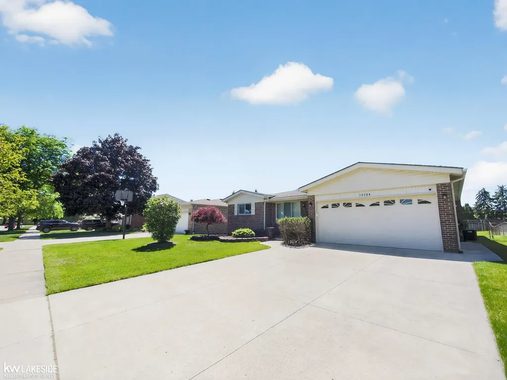 15748 Robert Drive Macomb Township MI 48044