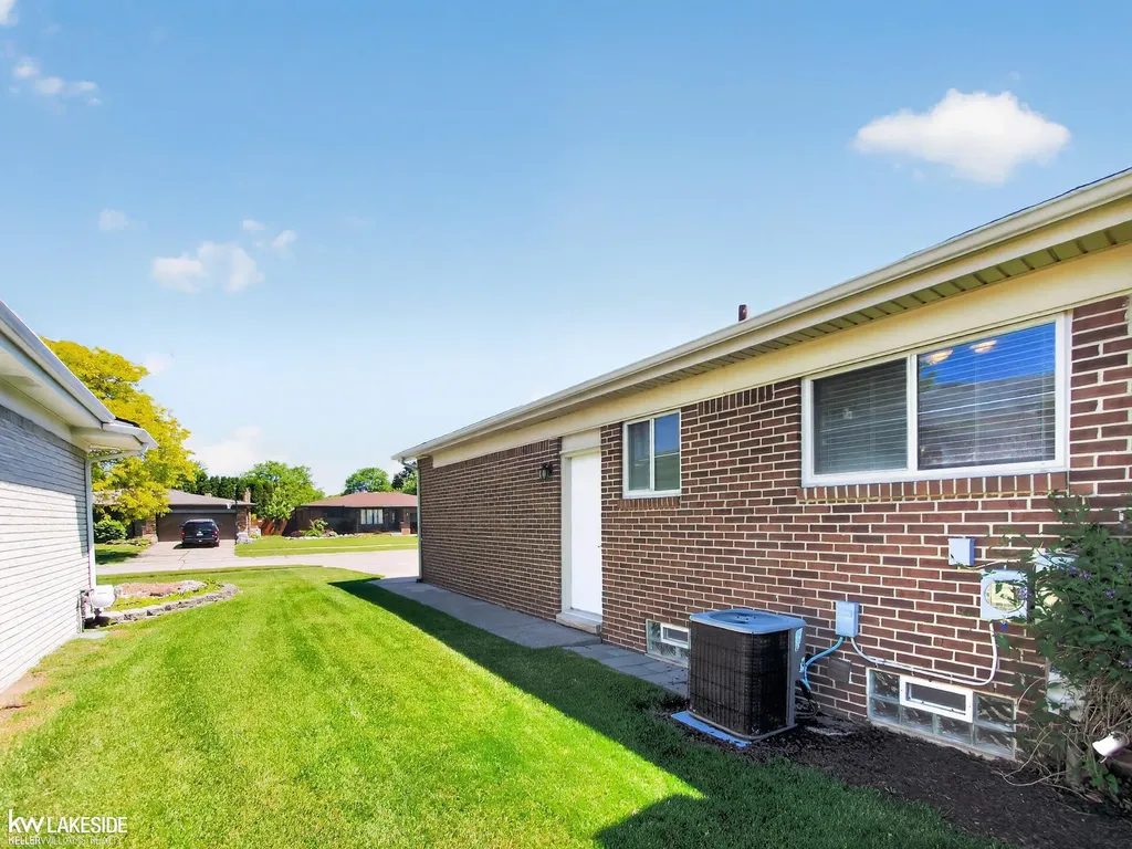 15748 Robert Drive Macomb Township MI 48044