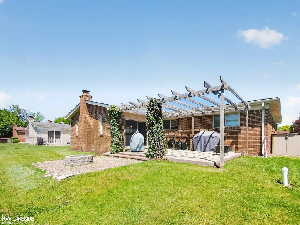 15748 Robert Drive Macomb Township MI 48044