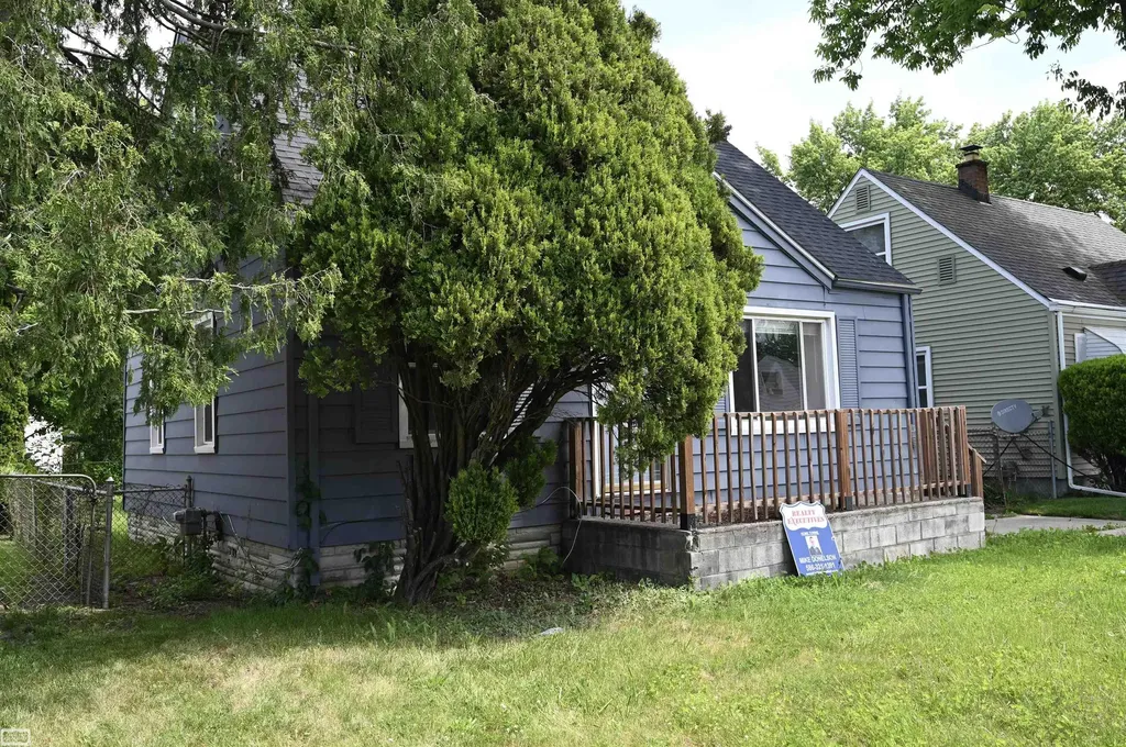 18755 Hazelwood Street Roseville City MI 48066