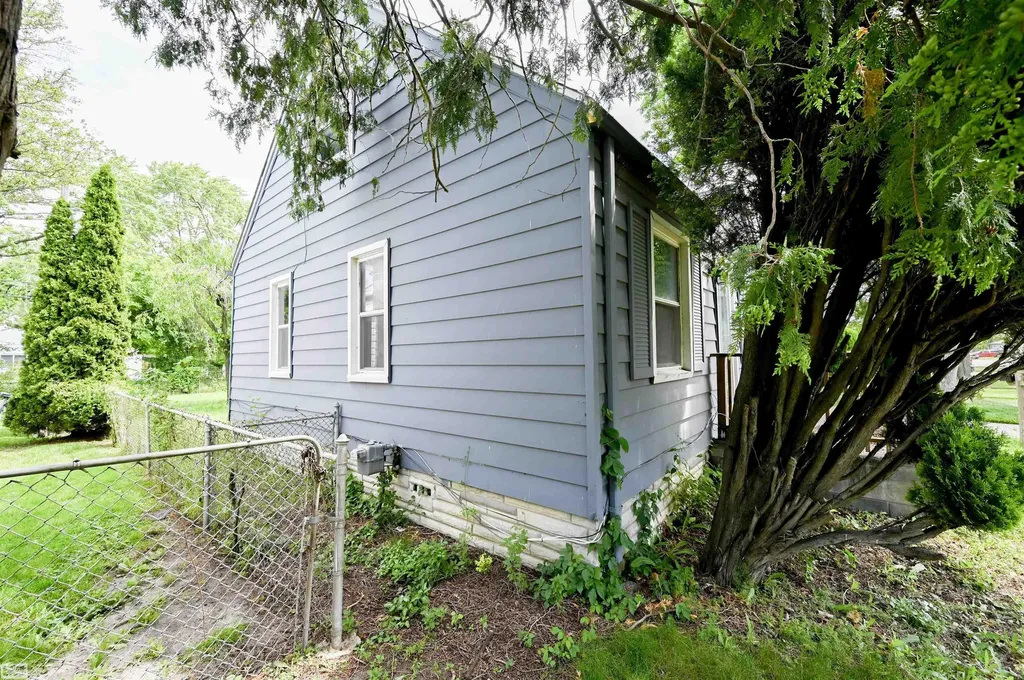18755 Hazelwood Street Roseville City MI 48066