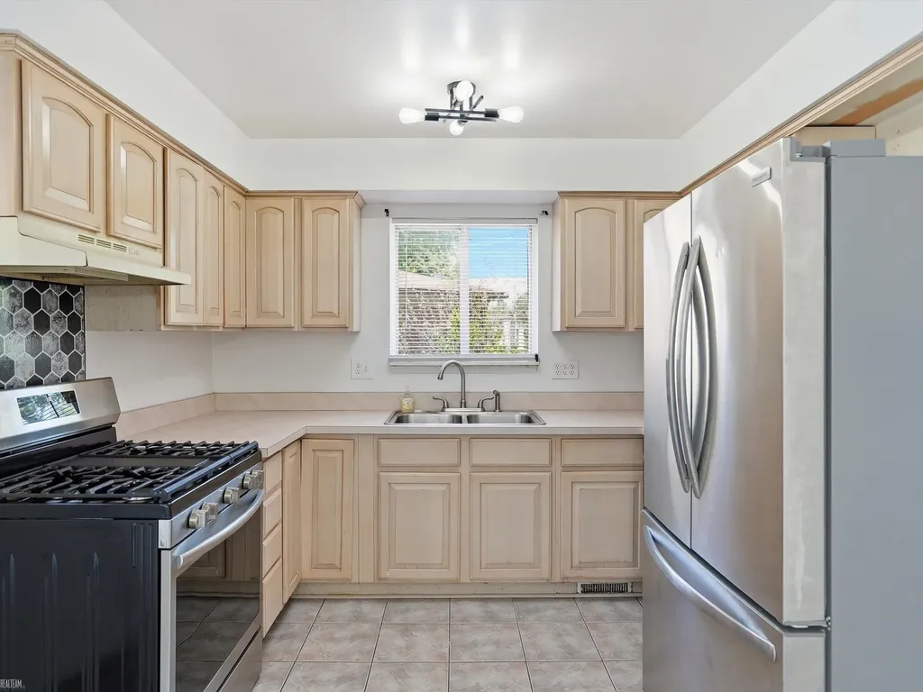 41305 N Central Drive Sterling Heights City MI 48313