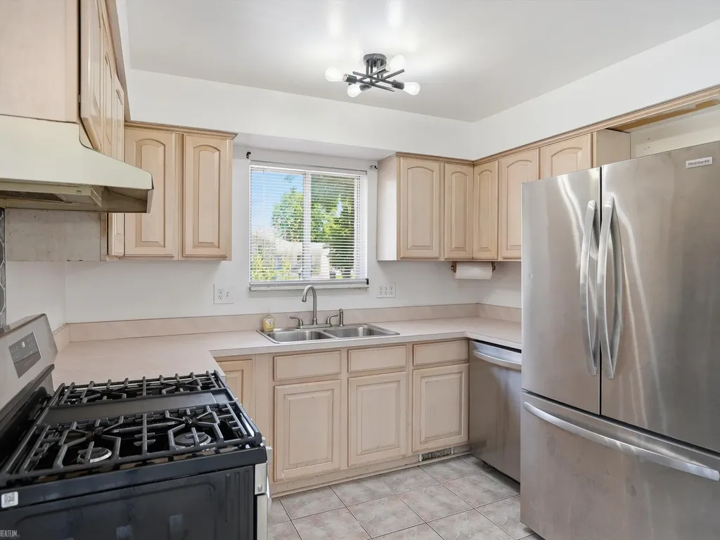 41305 N Central Drive Sterling Heights City MI 48313