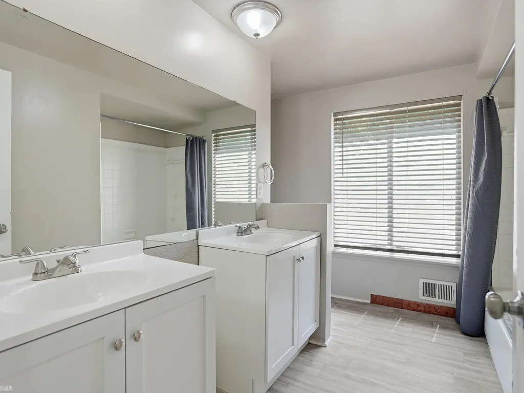 41305 N Central Drive Sterling Heights City MI 48313