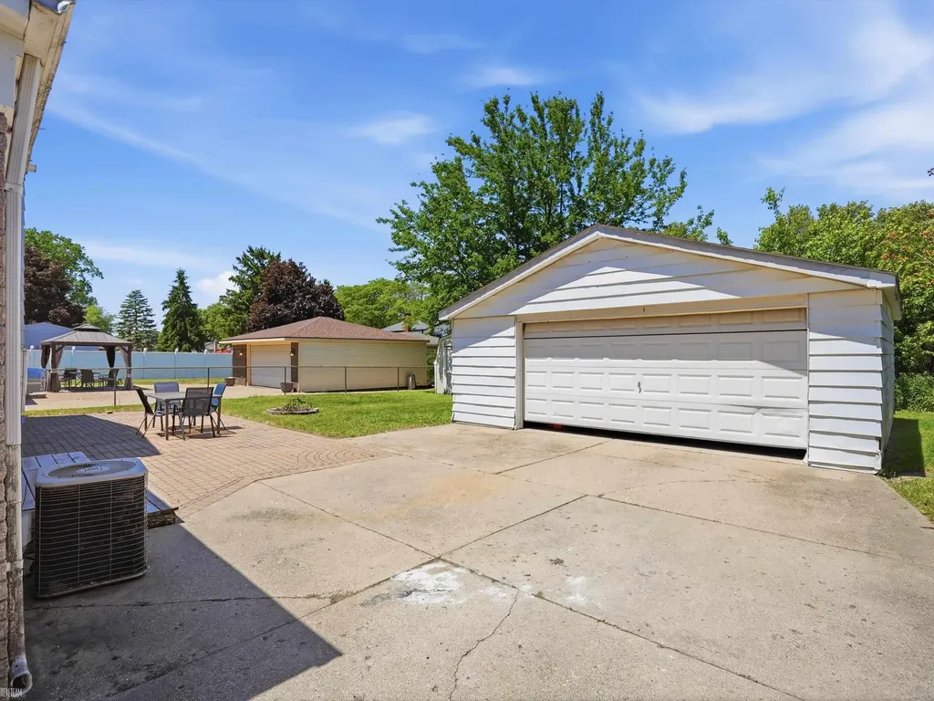 41305 N Central Drive Sterling Heights City MI 48313