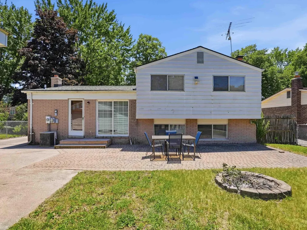 41305 N Central Drive Sterling Heights City MI 48313