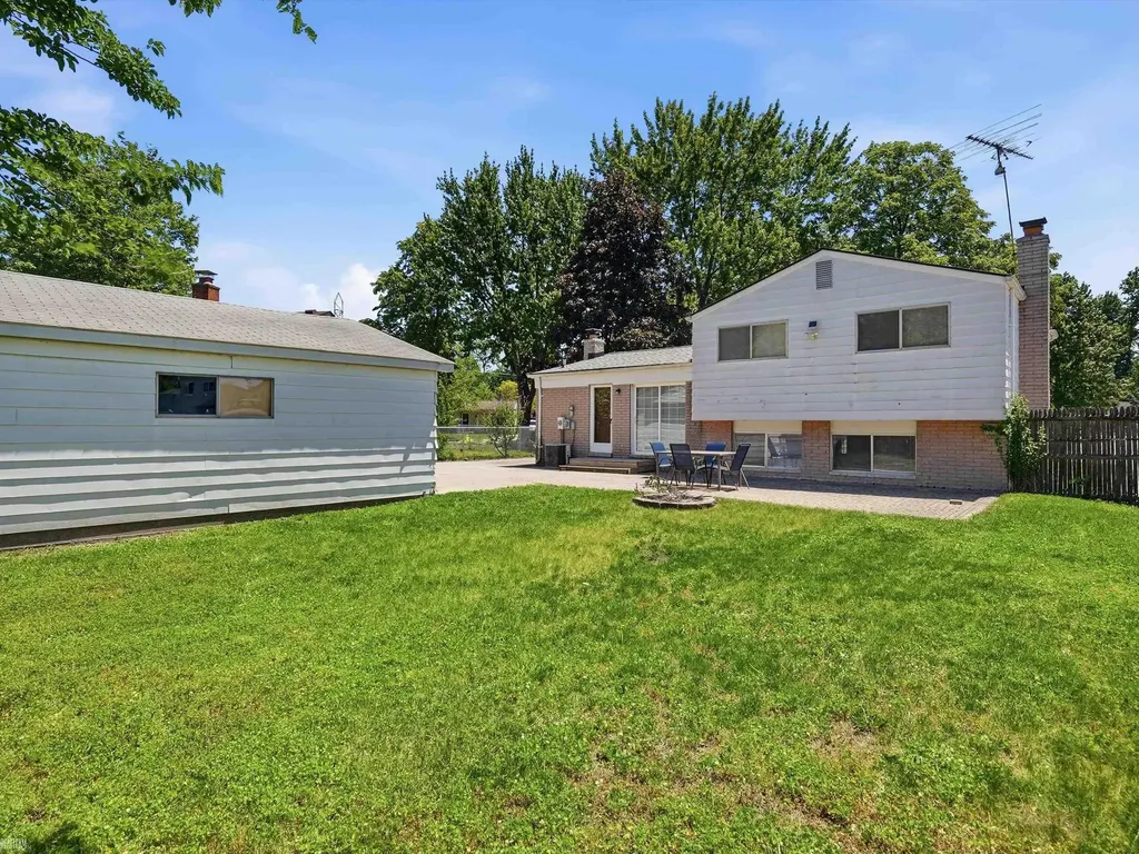 41305 N Central Drive Sterling Heights City MI 48313