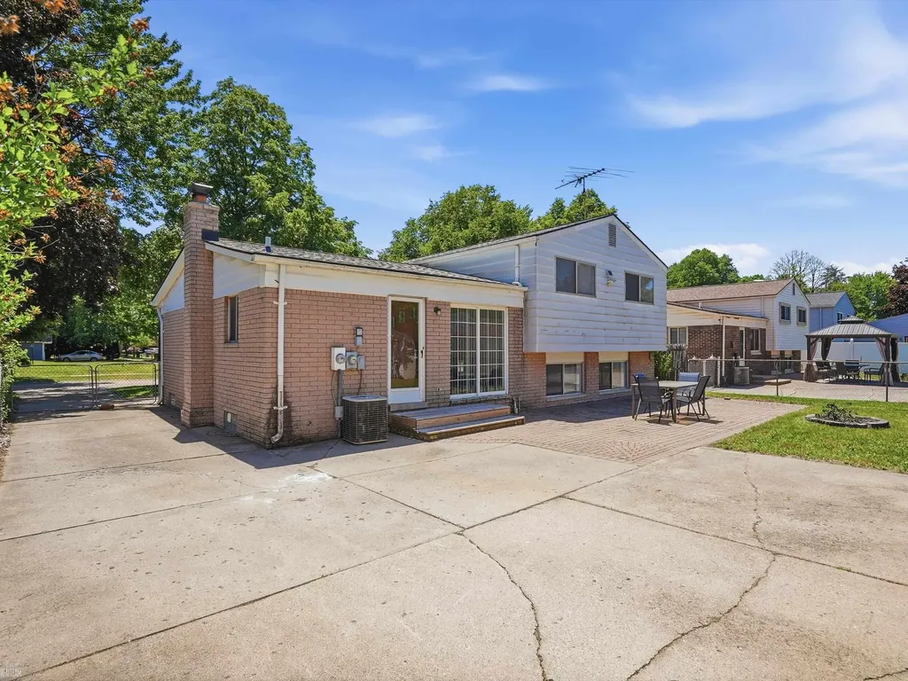 41305 N Central Drive Sterling Heights City MI 48313