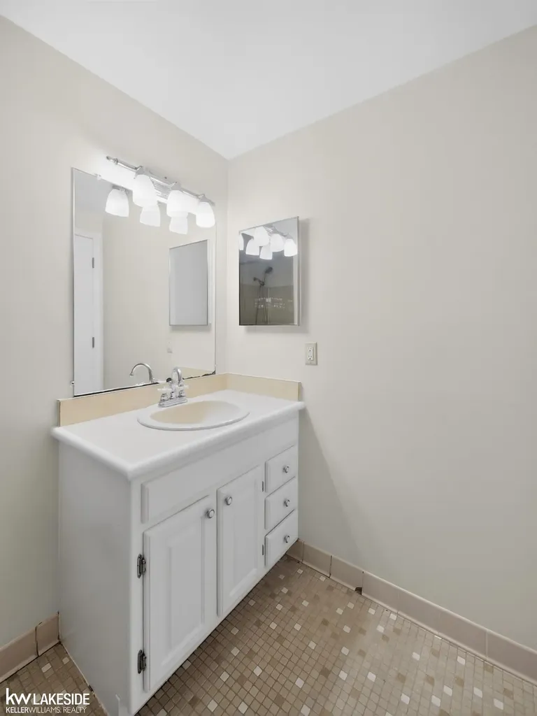 38951 E Golfview Drive Clinton Charter Township MI 48038