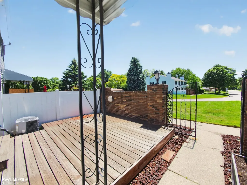 38951 E Golfview Drive Clinton Charter Township MI 48038