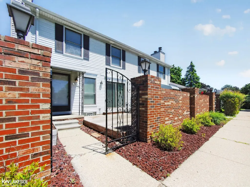 38951 E Golfview Drive Clinton Charter Township MI 48038