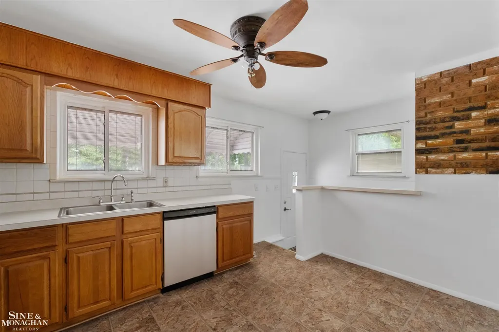 19655 Opal Street Clinton Charter Township MI 48035