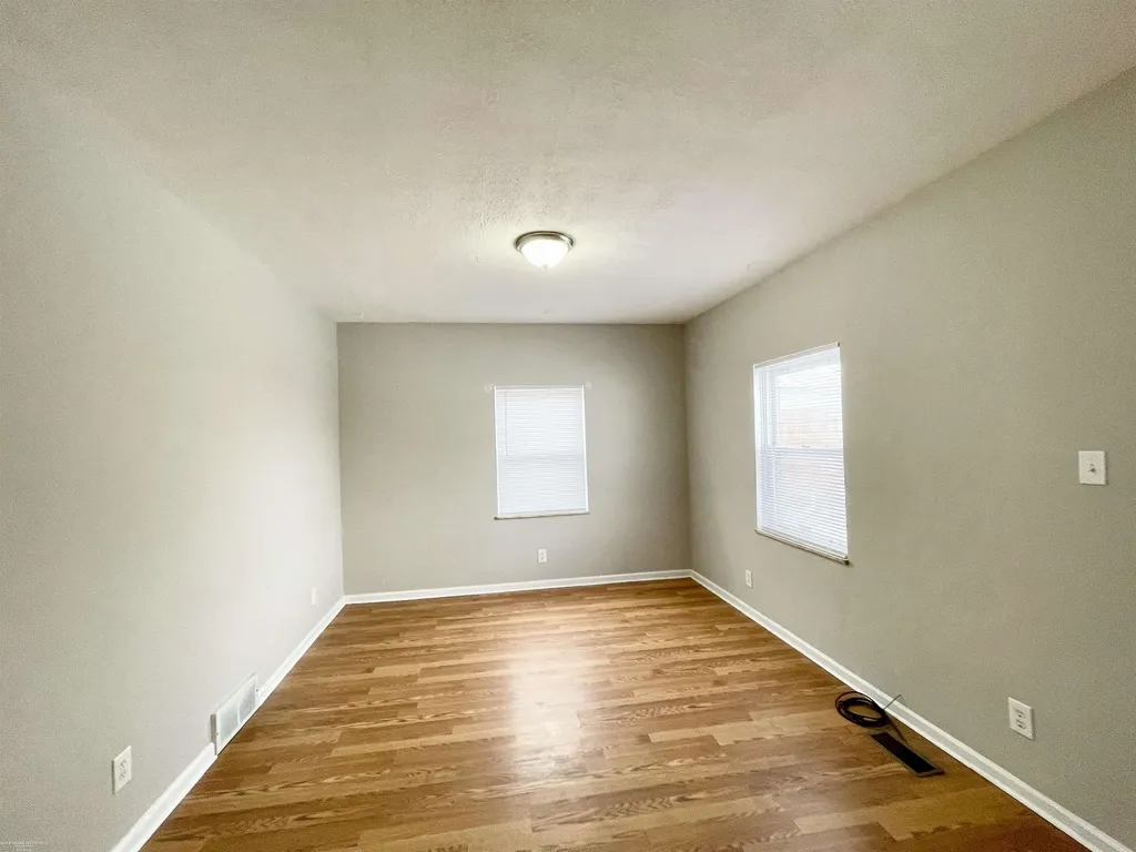12531 Common Road Warren City MI 48093
