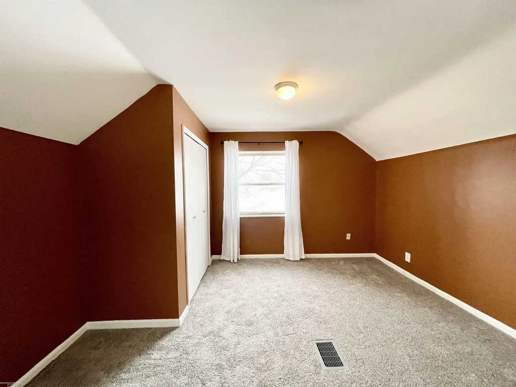 12531 Common Road Warren City MI 48093