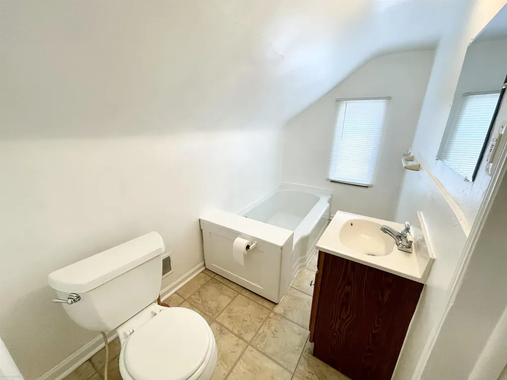 12531 Common Road Warren City MI 48093