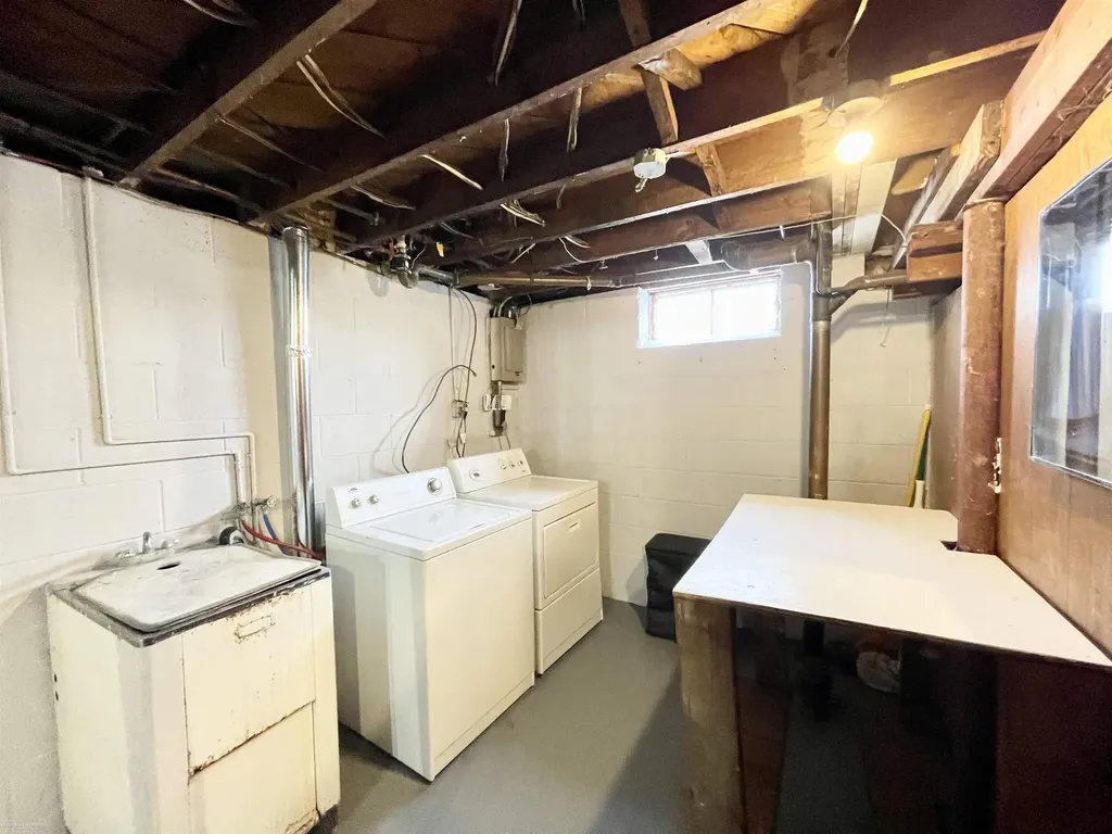 12531 Common Road Warren City MI 48093