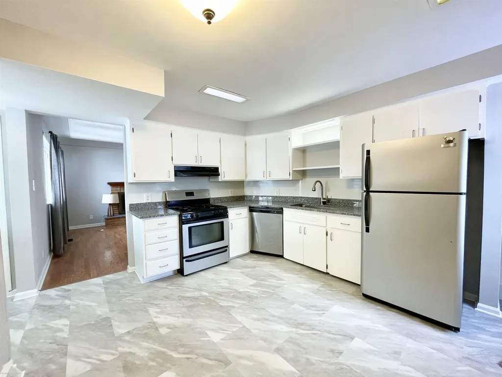 12531 Common Road Warren City MI 48093