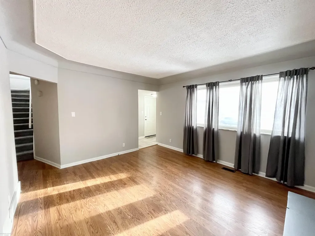 12531 Common Road Warren City MI 48093