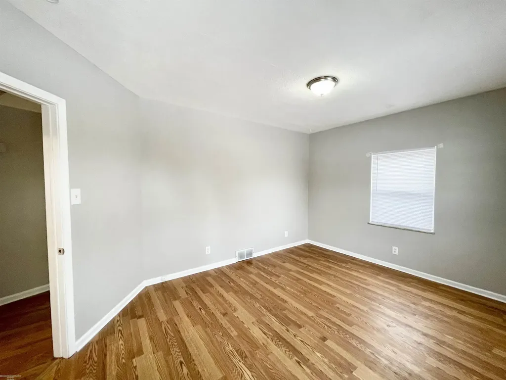 12531 Common Road Warren City MI 48093