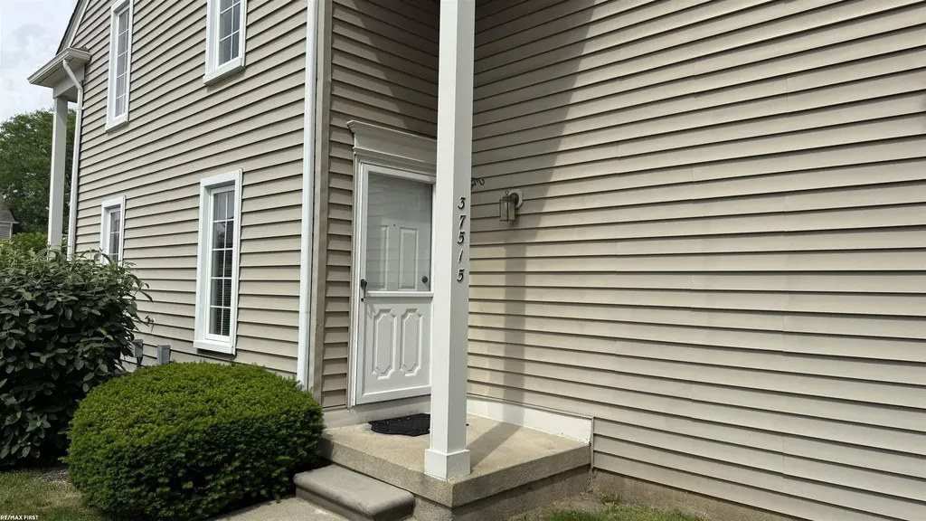 37515 Stonegate Circle Clinton Charter Township MI 48036