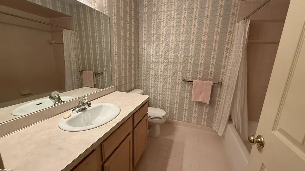 37515 Stonegate Circle Clinton Charter Township MI 48036
