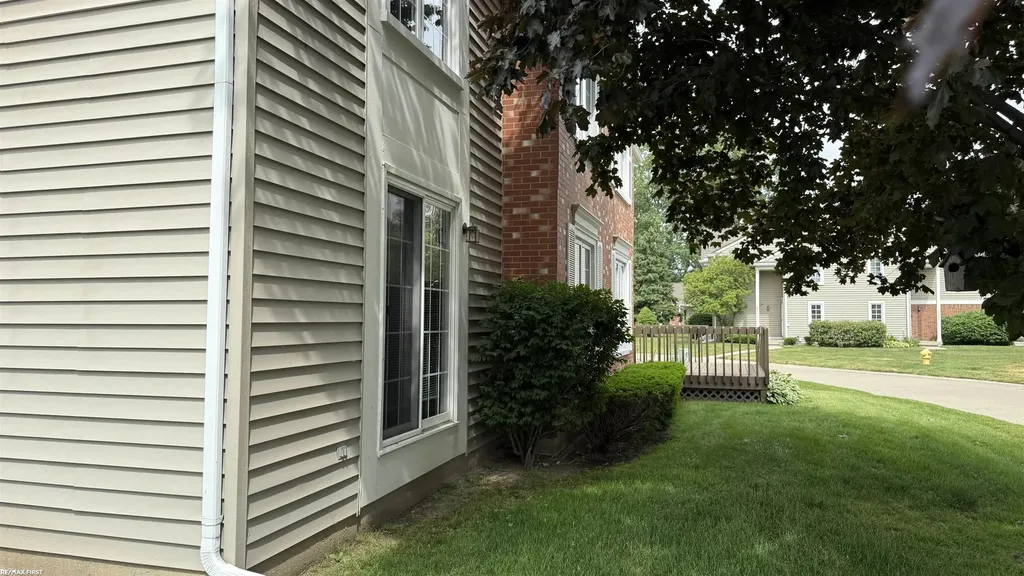 37515 Stonegate Circle Clinton Charter Township MI 48036
