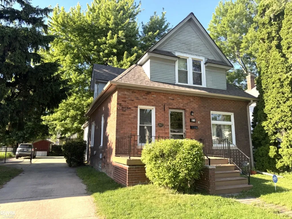 98 Gallup Street Mt. Clemens City MI 48043