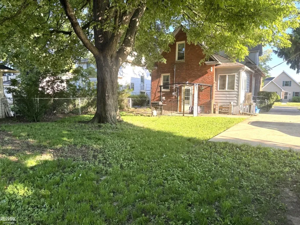 98 Gallup Street Mt. Clemens City MI 48043