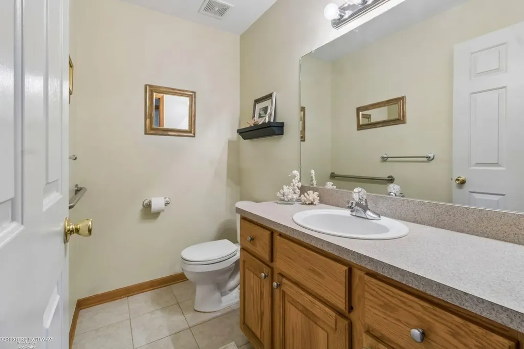 52688 Clinton Oak Lane Shelby Charter Township MI 48316