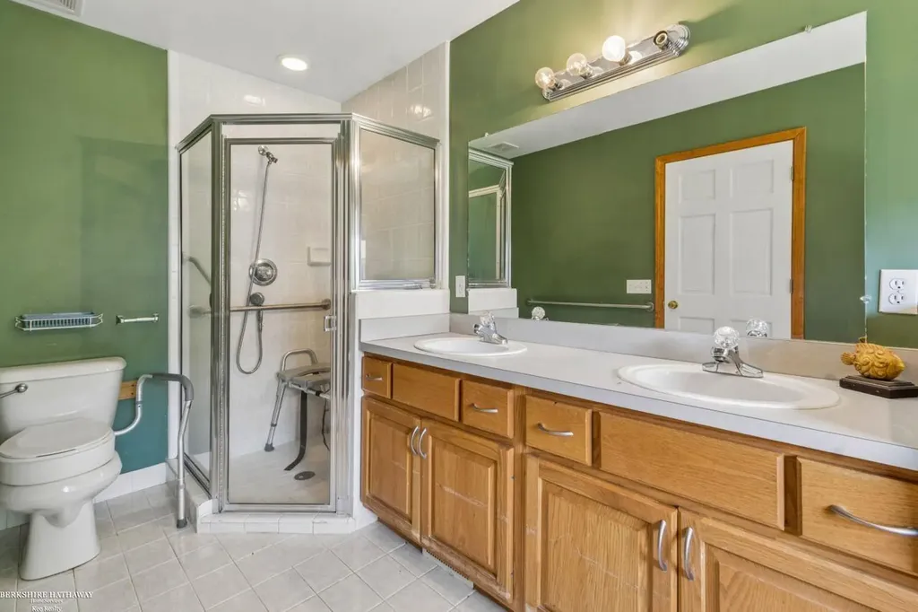 52688 Clinton Oak Lane Shelby Charter Township MI 48316