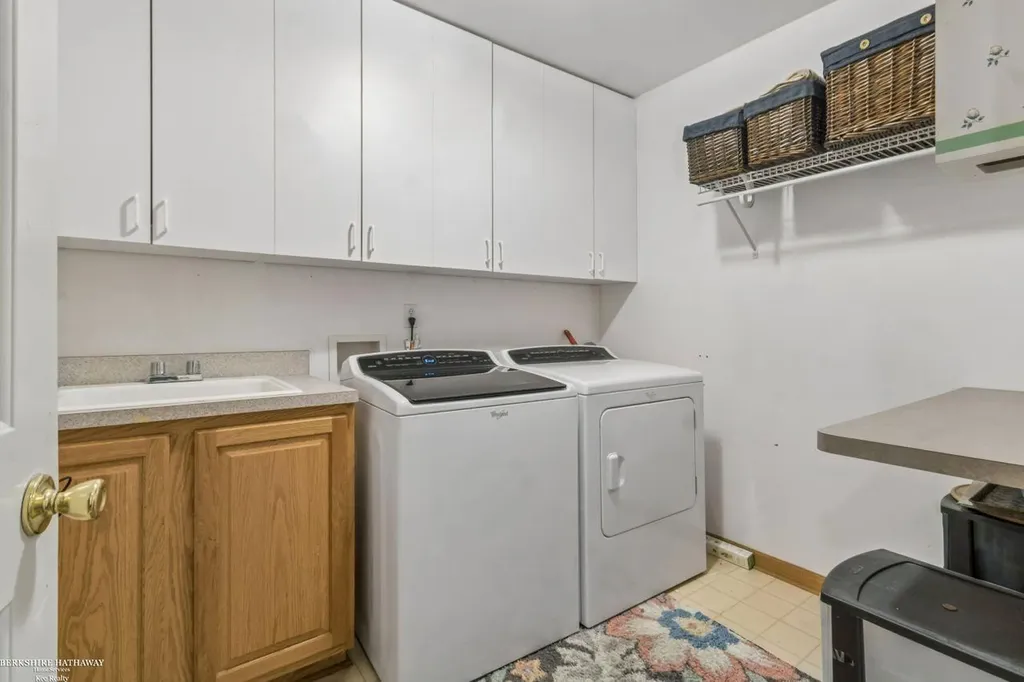 52688 Clinton Oak Lane Shelby Charter Township MI 48316