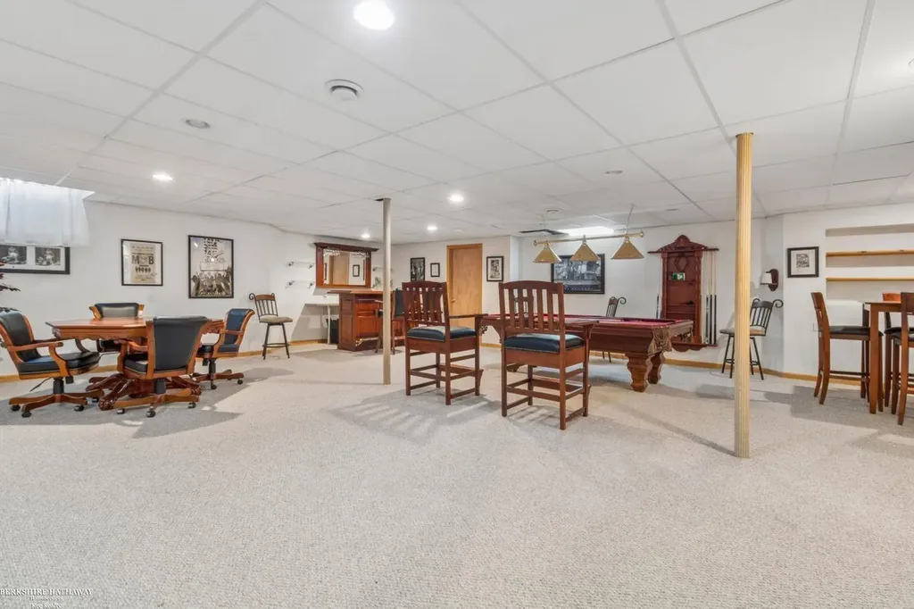 52688 Clinton Oak Lane Shelby Charter Township MI 48316