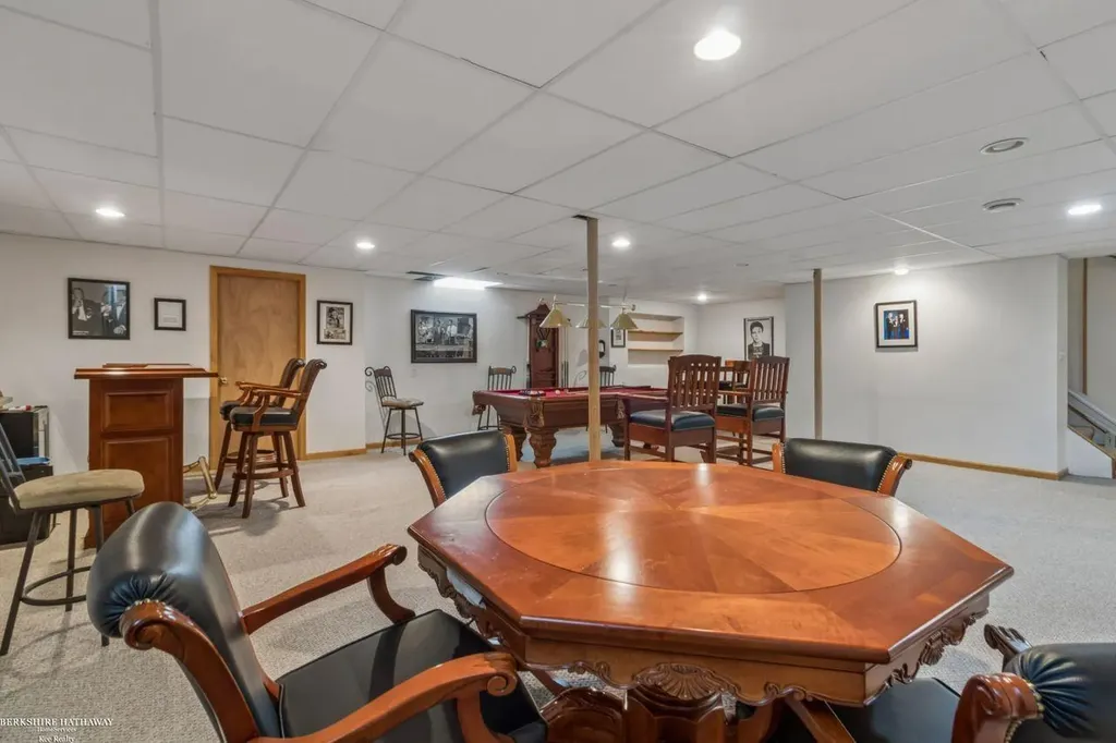 52688 Clinton Oak Lane Shelby Charter Township MI 48316