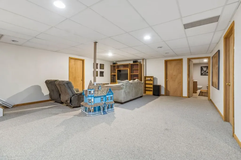 52688 Clinton Oak Lane Shelby Charter Township MI 48316